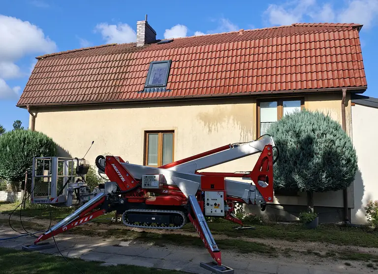 Gdańsk — mycie elewacji i dachu z wykorzystaniem podnośnika
